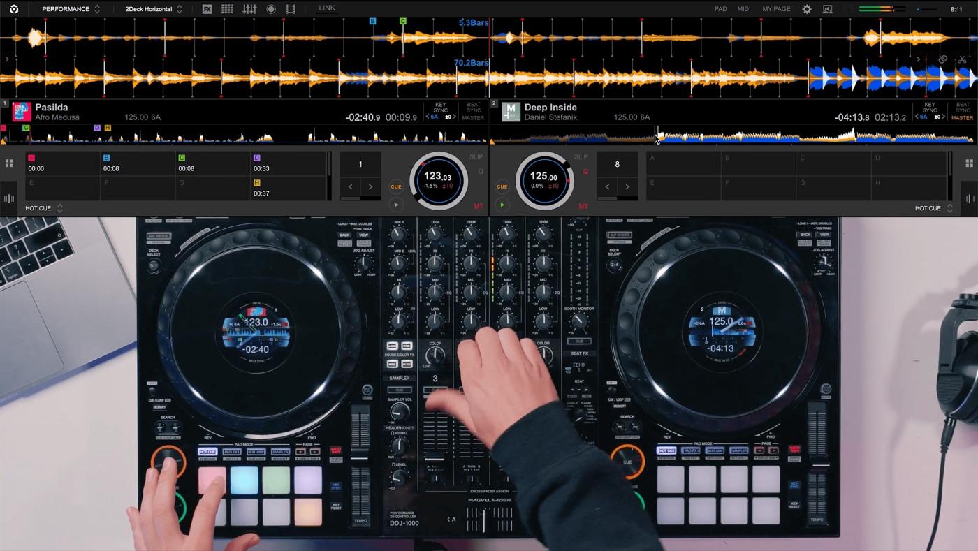 Mixing a house set on a DJ controller