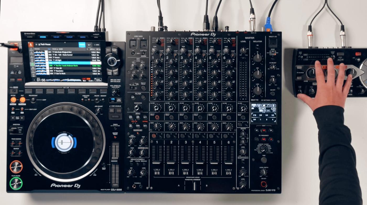 Mixing techno on the Pioneer DJM-V10