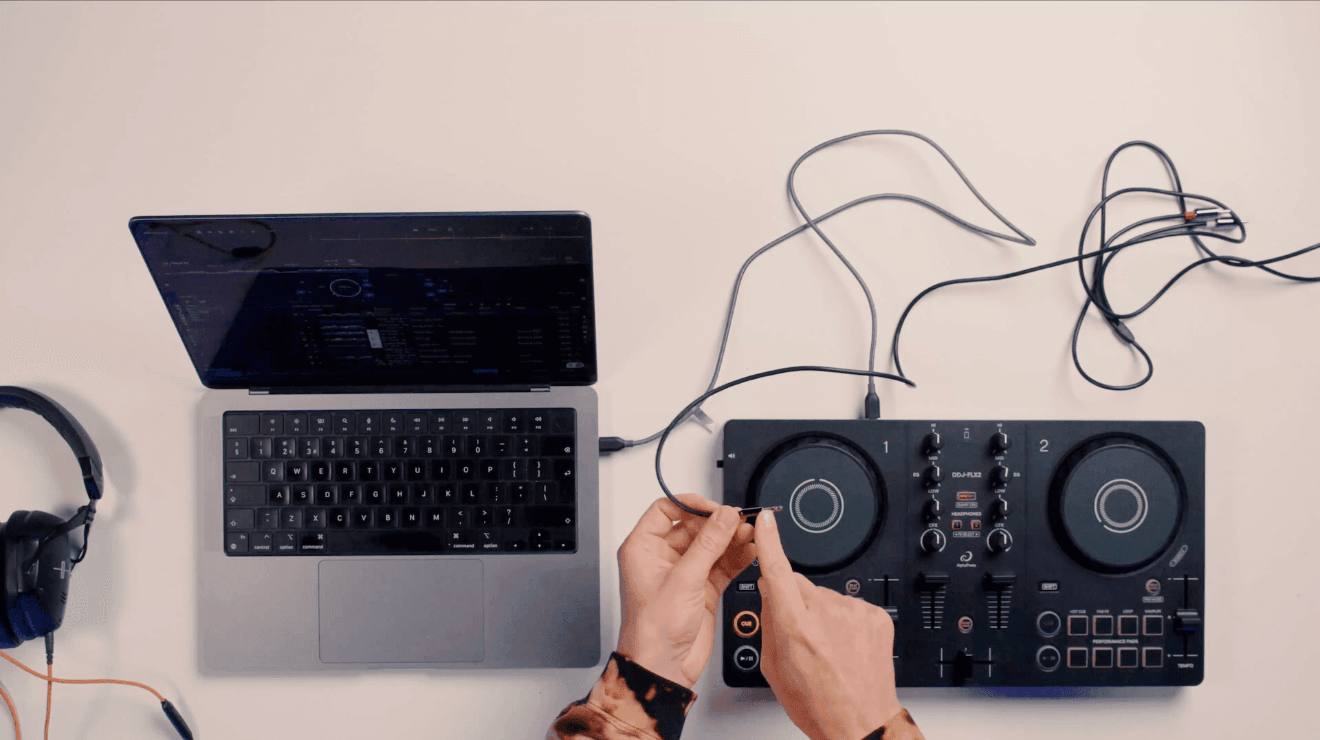 DDJ-FLX2 — AlphaTheta controller