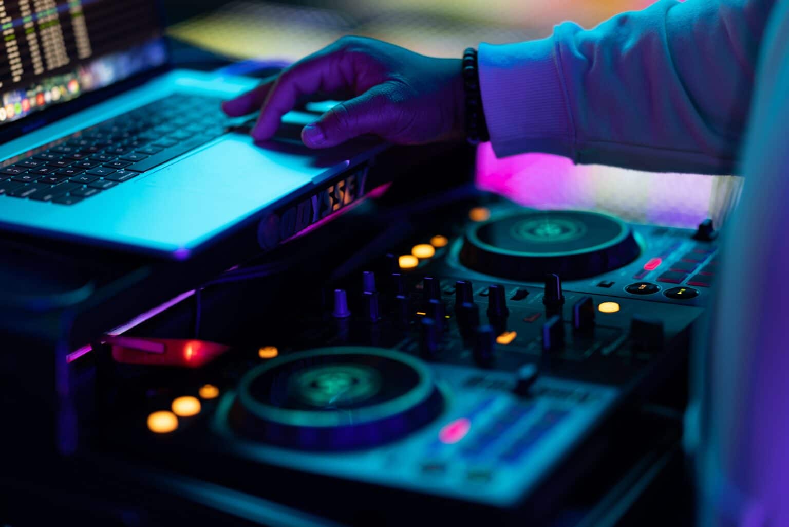 How to DJ With Spotify - We Are Crossfader