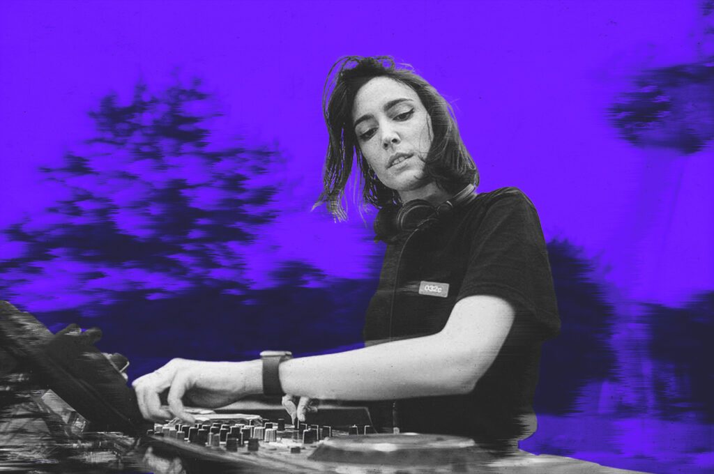 an example of a techno DJ mixing on CDJs and a mixer