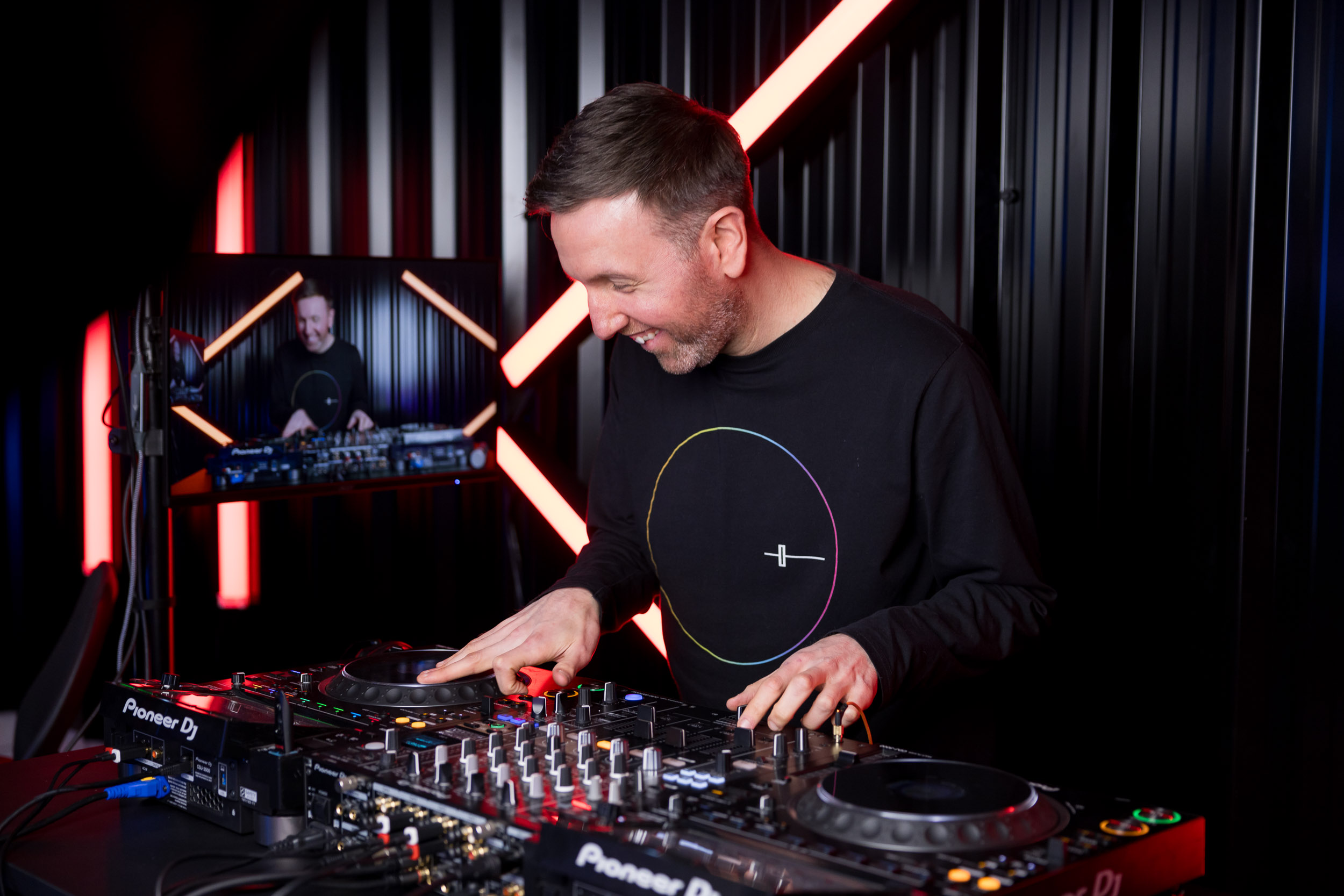5 Essential Tips for Aspiring DJs to Succeed in the Music Industry